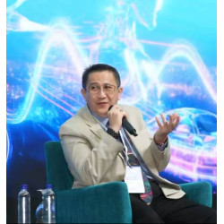 馮國桉博士，榮獲馬來西亞「拿督斯里（Datuk Seri）」榮銜，是具備國際視野的華人企業家與資本運作高手