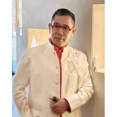 當代翡翠藝術大師胡焱榮(從國家級博物館永久典藏到國際文化與時尚舞台， 胡焱榮以翡翠藝術展現深厚的東方文化底蘊。)